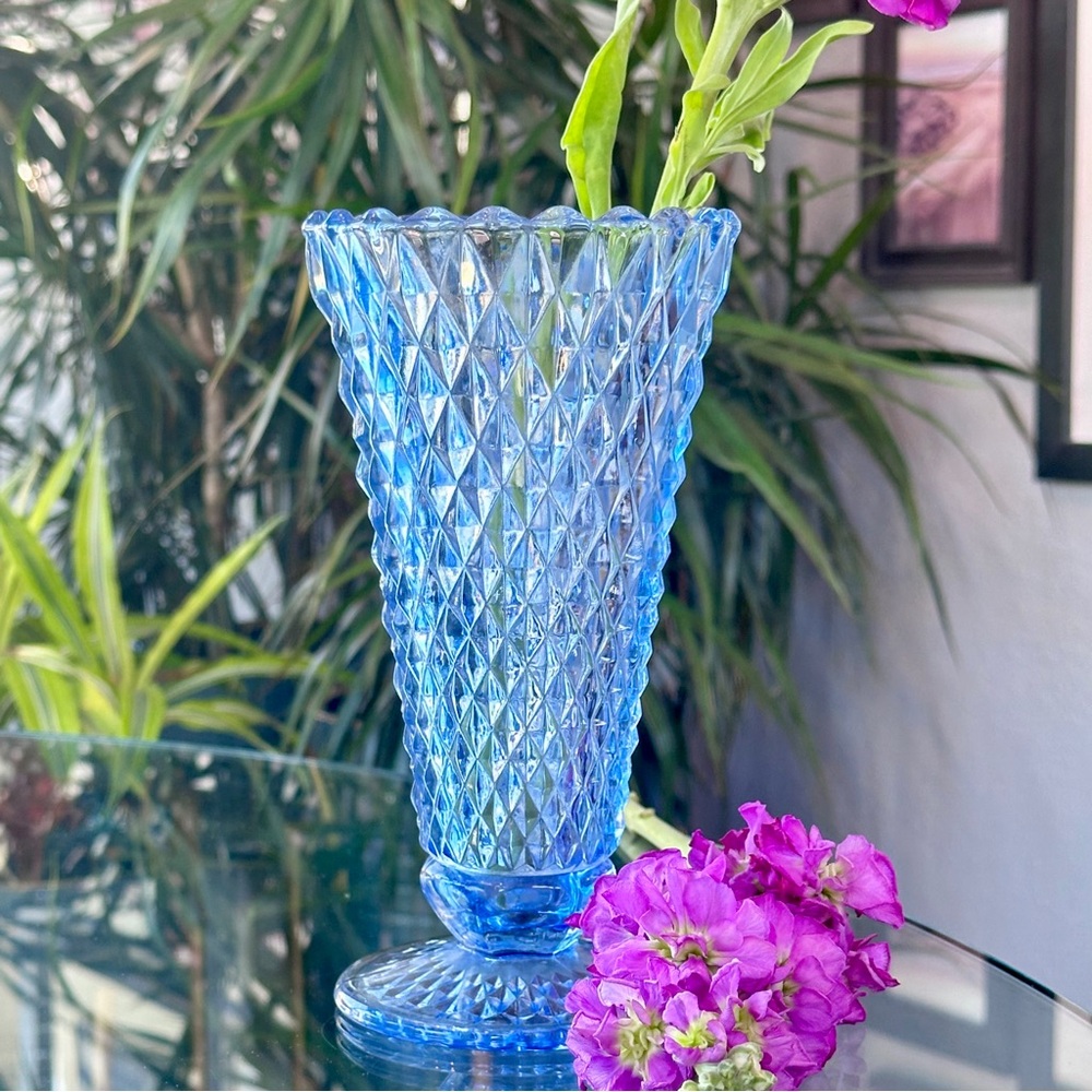 ๐Vintage Indiana Glass Diamond Point Regal Blue 8" Flower Vase - MINT!๐ป